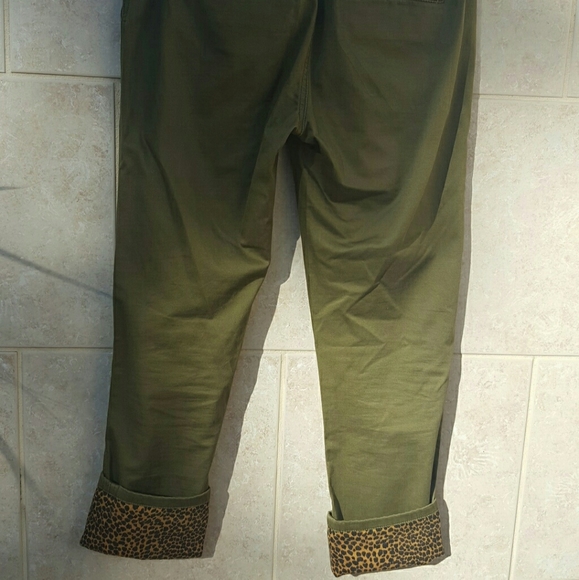 🐆 Current/Elliott The Confidant Crop Pants Size 25 Olive Green Leopard Cuff - Picture 8 of 8